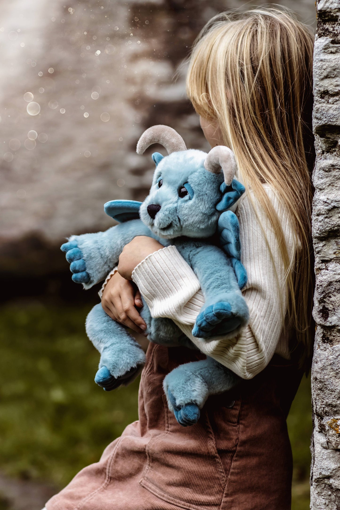 Charlie Bears Ltd - Drawbridge Soft Plush Toy Teddy Bear Gargoyle - Guzzgoggs