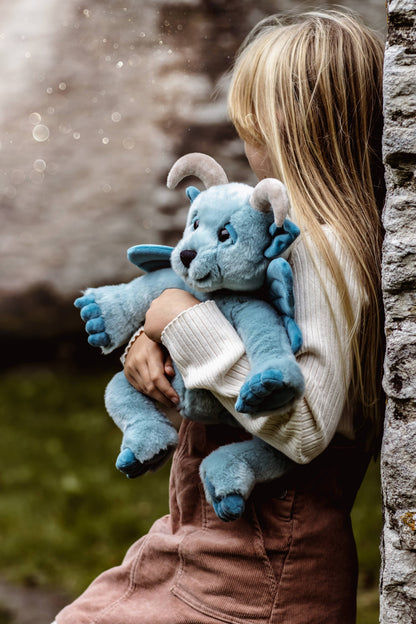 Charlie Bears Ltd - Drawbridge Soft Plush Toy Teddy Bear Gargoyle - Guzzgoggs