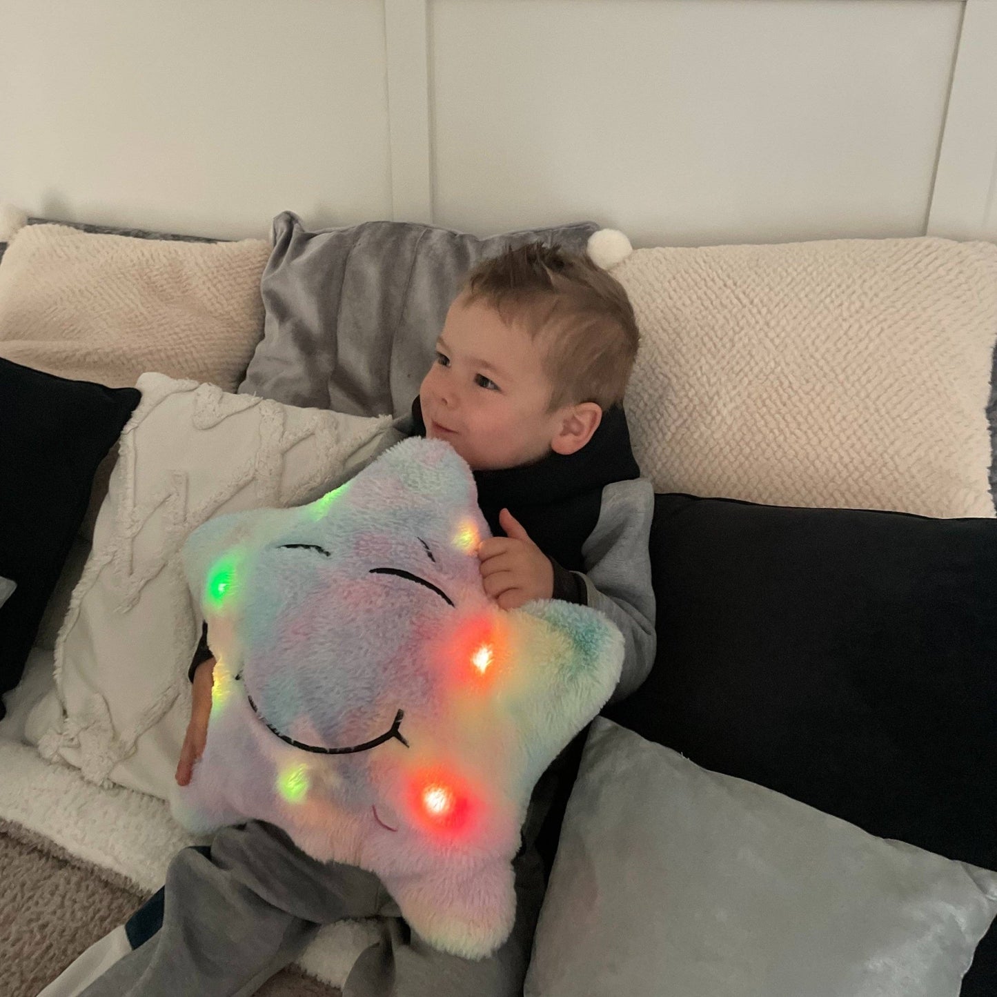 LoveHugs - Sensory Star Musical Light Up Toy - Guzzgoggs